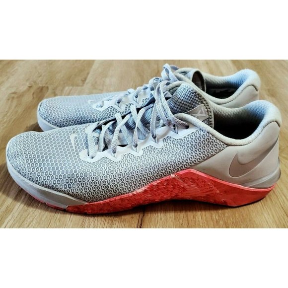 Nike Womens Metcon 5 Gray Sneakers Size 12 - Picture 2 of 7